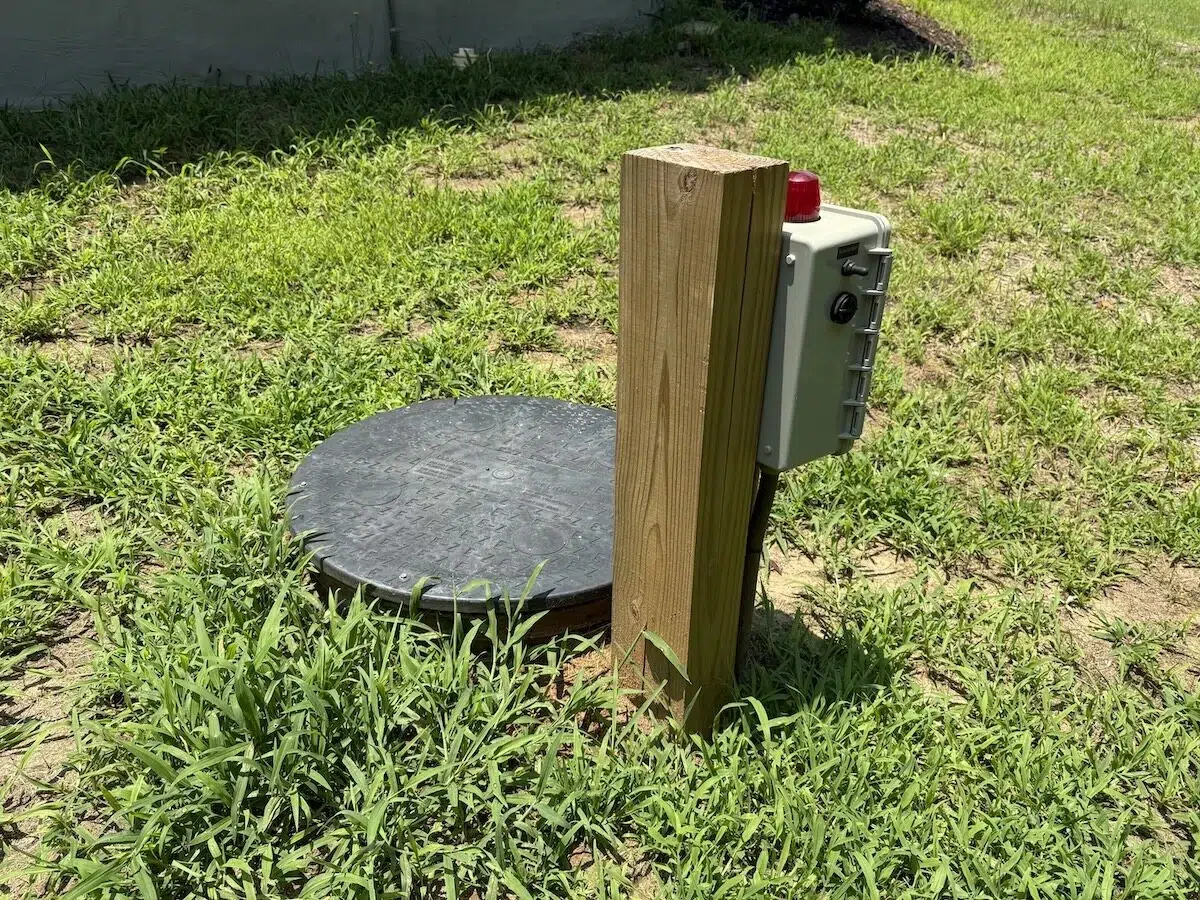 septic system with lid and alarm